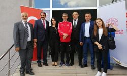 Dünya ve Avrupa şampiyonu haltercinin adı salona verildi