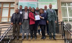 CHP Seyitgazi İlçe Başkanı seçilen Selma Sara mazbatasını aldı