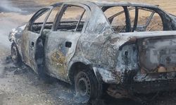 Motoru yanan araç kül oldu: Sürücü canını zor kurtardı