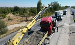 Komşuda tırlar çarpıştı: 2 yaralı