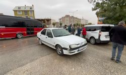 Eskişehir'de yarım saat süren kovalamaca! Ehliyetsiz sürücü yaya ve otomobillere çarptı