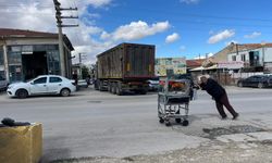 Yürümekte güçlük çeken baba Eskişehir'de simit satarak 4 çocuğuna bakıyor