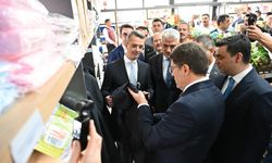 Adalet Bakanı Tunç, tutuklu ve hükümlülerin ürettiği ürünleri inceledi
