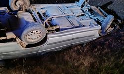 Komşuda takla atan otomobil şarampole uçtu