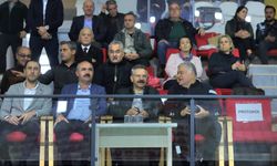Vali Aksoy, Hentbol Süper Ligi maçını tribünden izledi