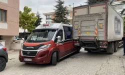 Eskişehir'de yolcu minibüsü ile tır çarpıştı