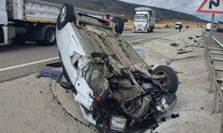 Kaza yapan araçtan fırlayan teker başka bir araca çarparak kazaya neden oldu