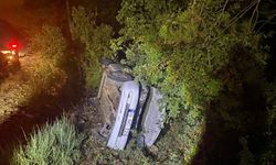Komşuda kaygan yol kazaya neden oldu: Şarampole uçan araçtan 3 yaralı çıktı