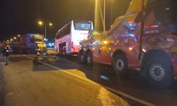 Eskişehir yolunda feci kaza! Yolcu otobüsü ve tır çarpıştı: 20 yaralı