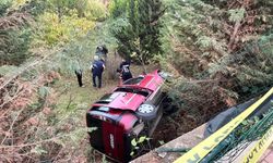 Komşuda otomobil evin bahçesine uçtu: 2 yaralı