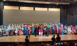 Bakanlar da izledi: Öğrencilerden Cumhuriyet'e özel büyüleyici gösteri