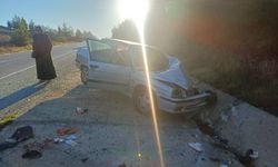 Komşuda arıza yapan araca otomobil çarptı: 2 yaralı