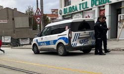 Eskişehir'de plakasız motosiklet polis aracına çarptı