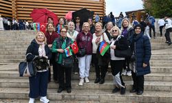 Azeri kadınlar Eskişehir'in kültürel noktalarını ziyaret etti