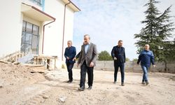 Sinan Aydın devam eden okulların inşaat alanlarını ziyaret etti