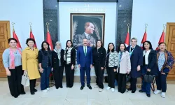 Vali Aksoy büyükelçi eşlerini makamında ağırladı