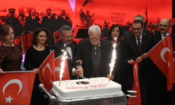 Eskişehir'de Cumhuriyet ile yaşıt 102 yaşındaki Ali amca bayramını protokolde kutladı