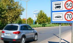 Trafikte yeni dönem başladı: Hız limitleri değişti, levhalar tek tek söküldü