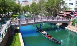Soğuklar fayda etmiyor: Eskişehir'de turist yoğunluğu sürüyor