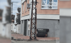 Eskişehir'de "durak" sorununa ilginç çözüm! Koltuklar dışarı çıkarıldı