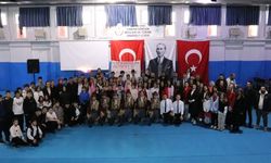 Eskişehir’de öğrencilerden 29 Ekim coşkusu