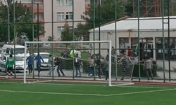 Eskişehir'de olaylı maç! Bıçakla taraftarın üzerine yürüdüğü iddiası
