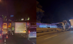 Eskişehir'de TIR bariyerlere girdi: Ortalık savaş alanına döndü