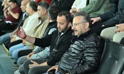 Vali Hüseyin Aksoy'dan Eskişehirspor'a tribünlerden tam destek