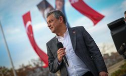 Özgür Özel, Eskişehir mitinginin ardından İstanbul Çağlayan Adliyesi'ne doğru yola çıktı