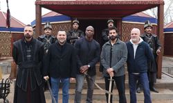 Hollywood yıldızı Türkiye'de dizi setine ziyaret etti