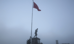 Tarihin kalbinden büyüleyen kare: Kocatepe sisler içinde böyle görüntülendi