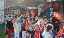 Eskişehir'de miniklerden Cumhuriyet Bayramı korteji