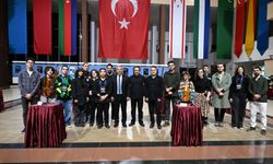 Rektör Adıgüzel öğrencilerin sergisini gezdi