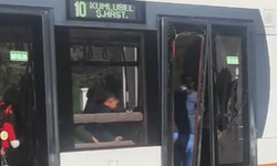 Eskişehir'de kaza: Tramvayın camları patladı! Yolcular tahliye edildi
