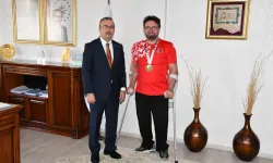 Dünya Bilek Güreşi Şampiyonu İl Milli Eğitim Müdürü Sinan Aydın'ı ziyaret etti
