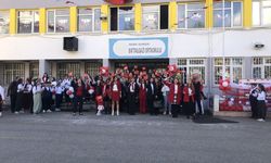 Eskişehir'de öğretmenler cumhuriyetin yüzüncü yılı için konser verdi