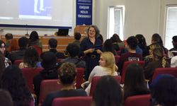 Anadolu Üniversitesi EMYO’da öğrenciler kariyer yolculuklarına ilk adımı attı