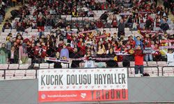 Kucak Dolusu Hayaller, Eskişehirspor ile tanıştı
