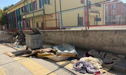 Eskişehir'de öğrencilerin manzarası çöplük: Moloz yığınlarının arasından okula gidiyorlar