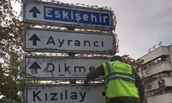 Akım uğruna bıçaklandı: Eskişehir tabelası dikenli tellerle örüldü