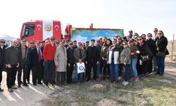 Eskişehir'de 3 binden fazla badem fidanı toprakla buluştu