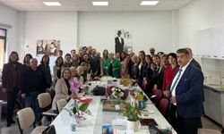 "Şehit öğretmenlerimizin ve ülkemizin her köşesine ışık olan öğretmenlerimizin günü kutlu olsun"