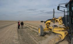 Eskişehir'de tarla yolları genişletiliyor, ulaşım kolaylaşıyor
