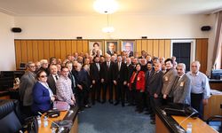 İYİ Parti Genel Başkanı Müsavat Dervişoğlu Eskişehir teşkilatıyla bir araya geldi