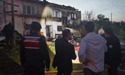 Komşuda ev yangını büyümeden kontrol altına alındı