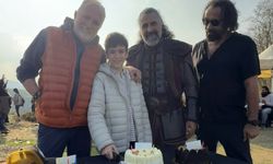 Mehmet Fetihler Sultanı dizisinin Şehzade Mustafa’sına sette doğum günü sürprizi!