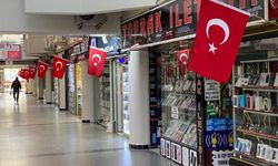 Taşbaşı Çarşısı kırmızı beyaza büründü