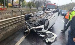 Komşuda kontrolden çıkan otomobil takla attı