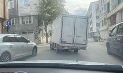 Eskişehir'de seyir halindeki kamyon panik yarattı!