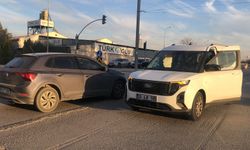 Eskişehir'de otomobil ile hafif ticari araç çarpıştı: Çok sayıda yaralı var